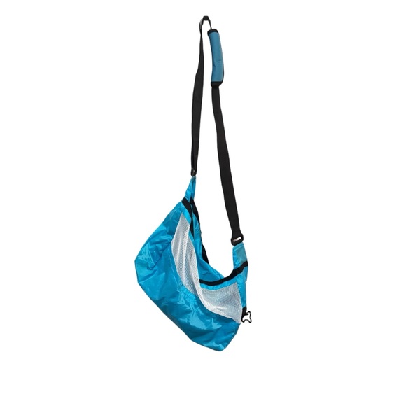 PocoPet small pet carrier - crossbody - folds up into small bag - Picture 6 of 13